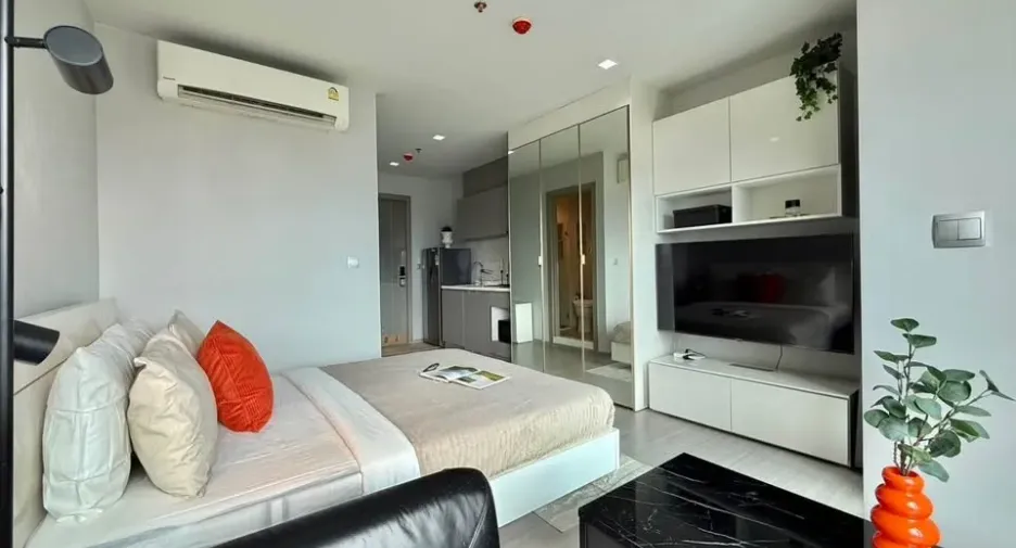 Condo en alquiler de 1 habitaciones en Huai Khwang, Bangkok