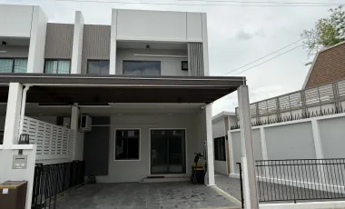 Casa adosada en venta de 3 habitaciones en Mueang Chiang Mai, Chiang Mai