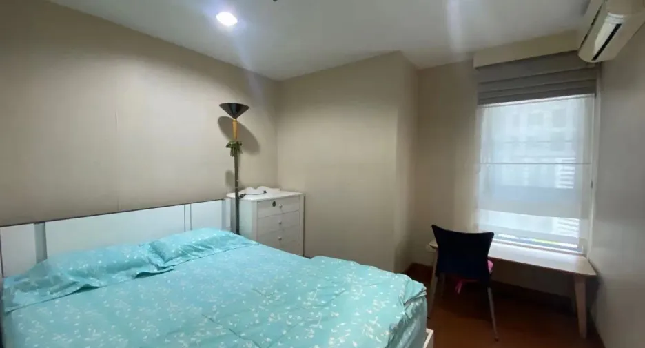 For sale 3 bedrooms condo in Huai Khwang, Bangkok