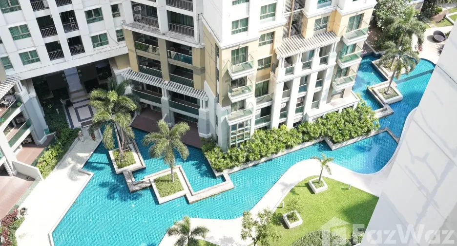 For sale 3 bedrooms condo in Huai Khwang, Bangkok