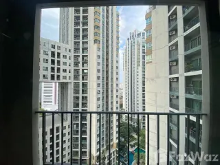 À vendre 3 chambres condo à Huai Khwang, Bangkok