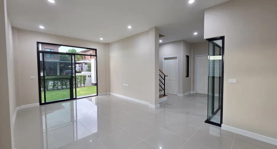 Haus zum Kauf mit 5 Zimmer in Khlong Sam Wa, Bangkok
