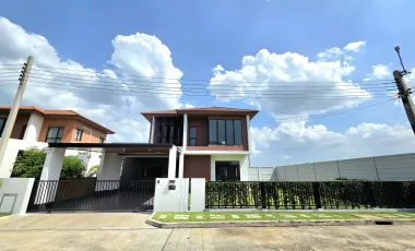 Haus zum Kauf mit 5 Zimmer in Khlong Sam Wa, Bangkok