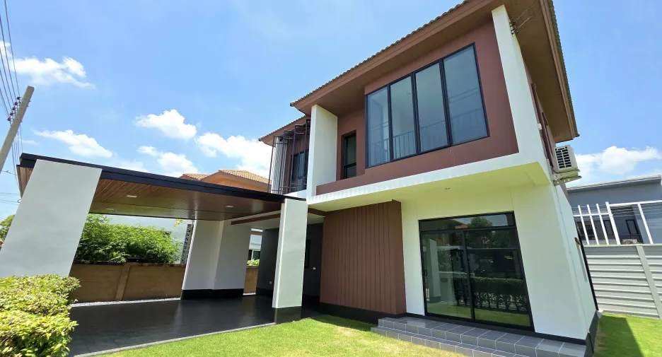 Haus zum Kauf mit 5 Zimmer in Khlong Sam Wa, Bangkok