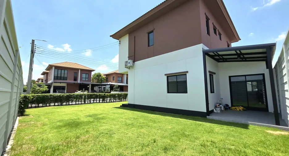 Haus zum Kauf mit 5 Zimmer in Khlong Sam Wa, Bangkok
