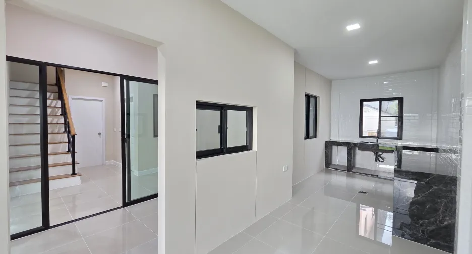 Haus zum Kauf mit 5 Zimmer in Khlong Sam Wa, Bangkok