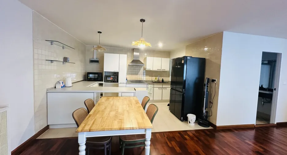 For rent 3 ベッドルーム condo in Yan Nawa, Bangkok