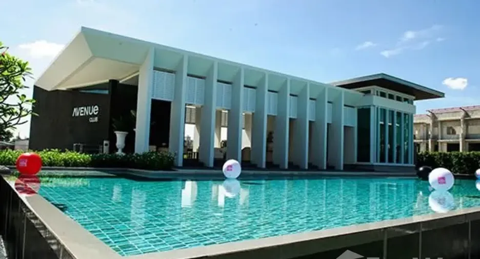 For rent 3 bedrooms townhouse in Lak Si, Bangkok