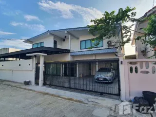 Haus zur Miete mit 5 Zimmer in Lat Phrao, Bangkok