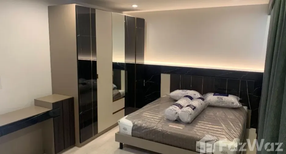 For rent 5 bedrooms house in Lat Phrao, Bangkok