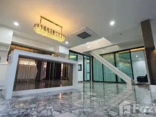 Haus zur Miete mit 5 Zimmer in Lat Phrao, Bangkok
