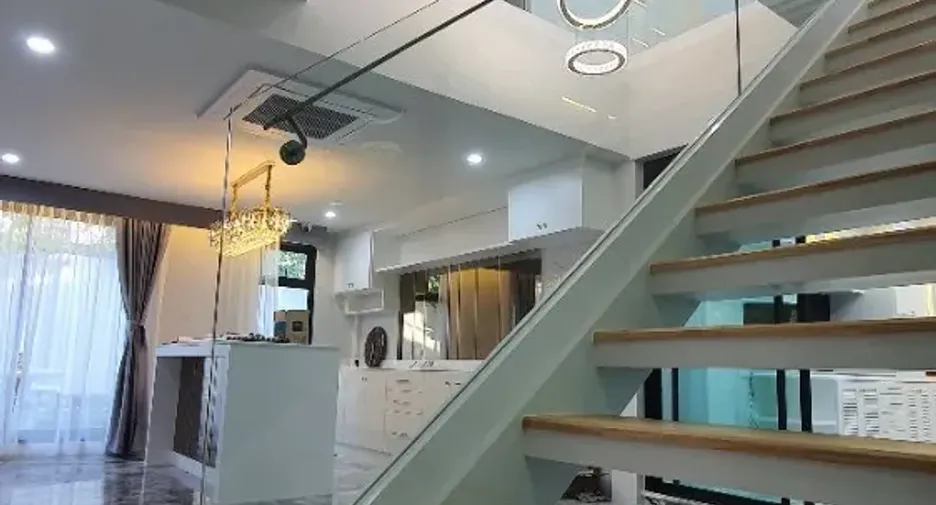 For rent 5 bedrooms house in Lat Phrao, Bangkok