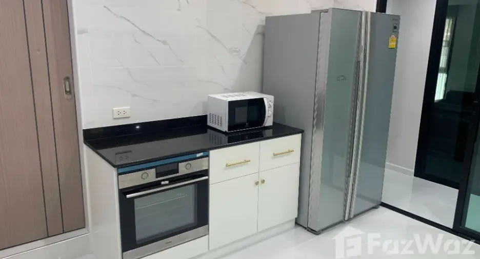 For rent 5 bedrooms house in Lat Phrao, Bangkok