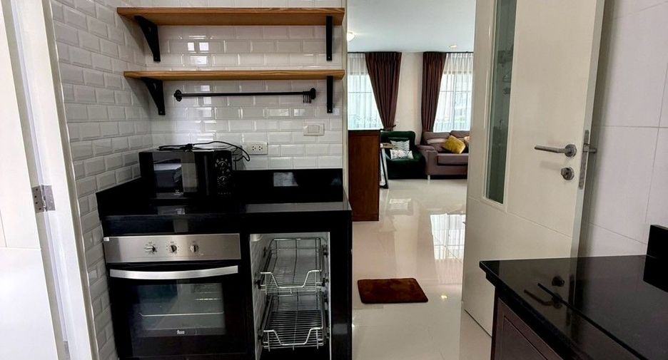À louer 3 chambres maison à Mueang Phuket, Phuket