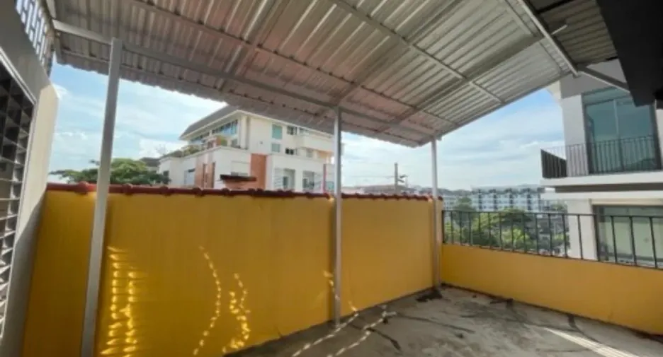 For sale and for rent 3 bedrooms townhouse in Bang Kapi, Bangkok