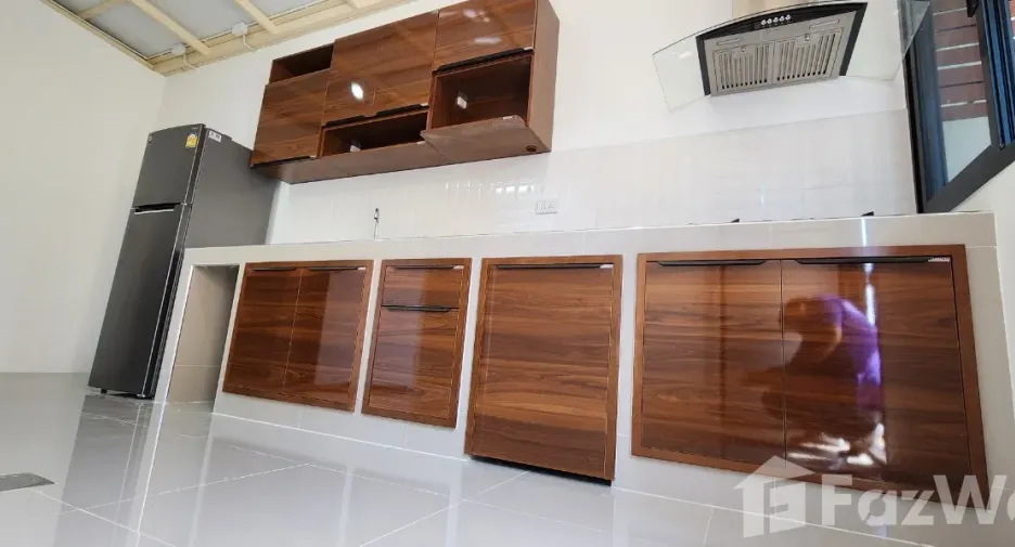 For rent 2 bedrooms townhouse in Saphan Sung, Bangkok