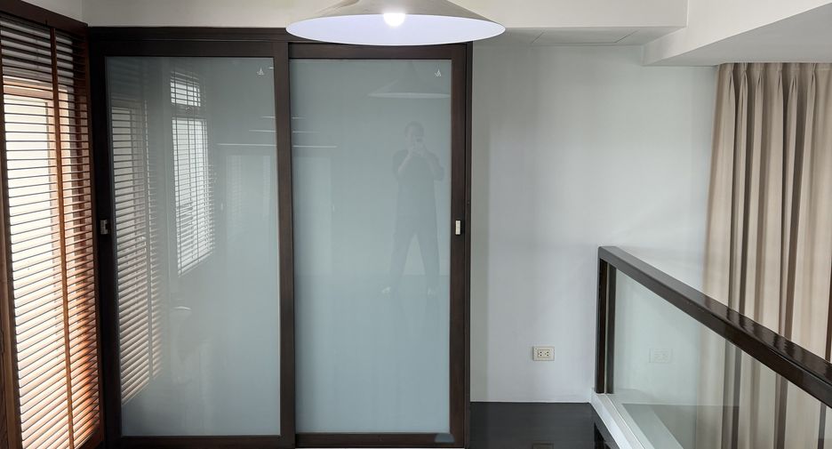 À vendre 4 chambres maison de ville à Bang Kho Laem, Bangkok