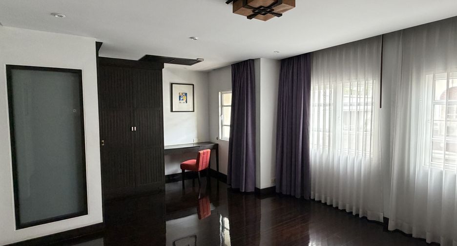 À vendre 4 chambres maison de ville à Bang Kho Laem, Bangkok