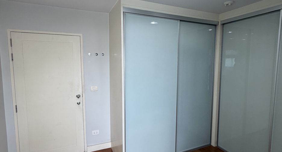 À vendre 4 chambres maison de ville à Bang Kho Laem, Bangkok