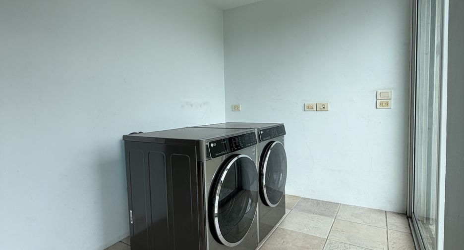 À vendre 4 chambres maison de ville à Bang Kho Laem, Bangkok