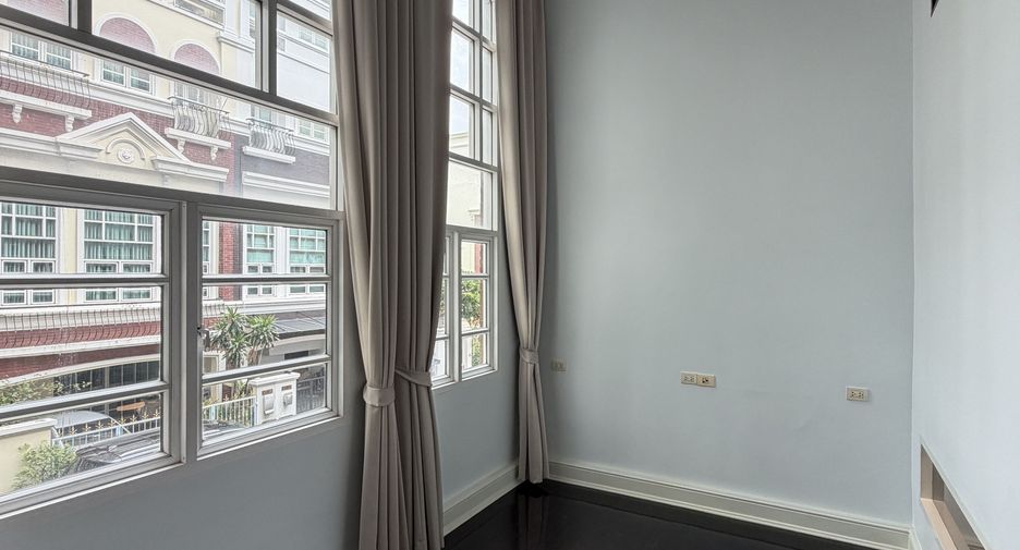 À vendre 4 chambres maison de ville à Bang Kho Laem, Bangkok