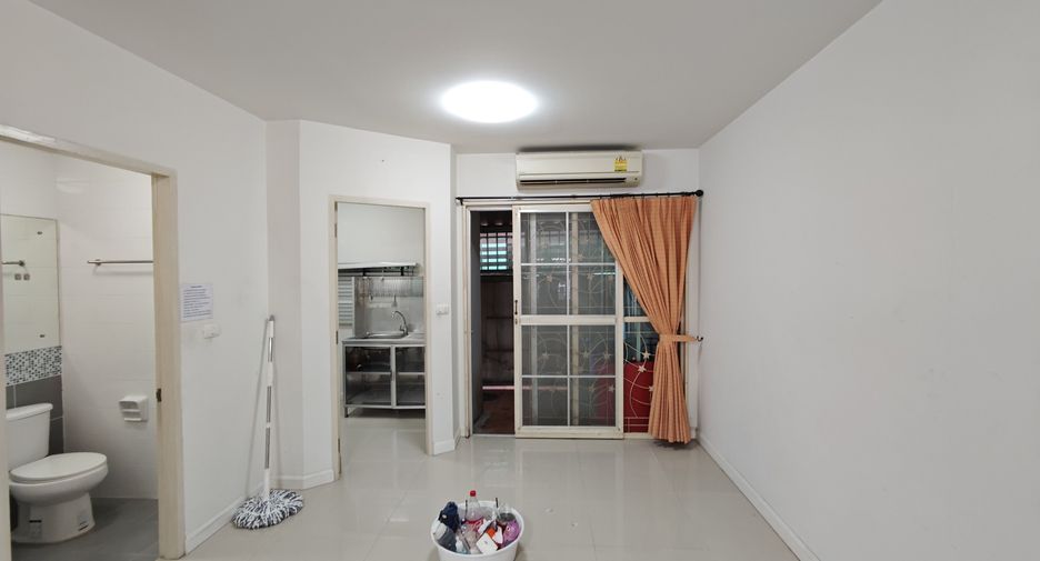 À vendre 3 chambres maison de ville à Lat Krabang, Bangkok
