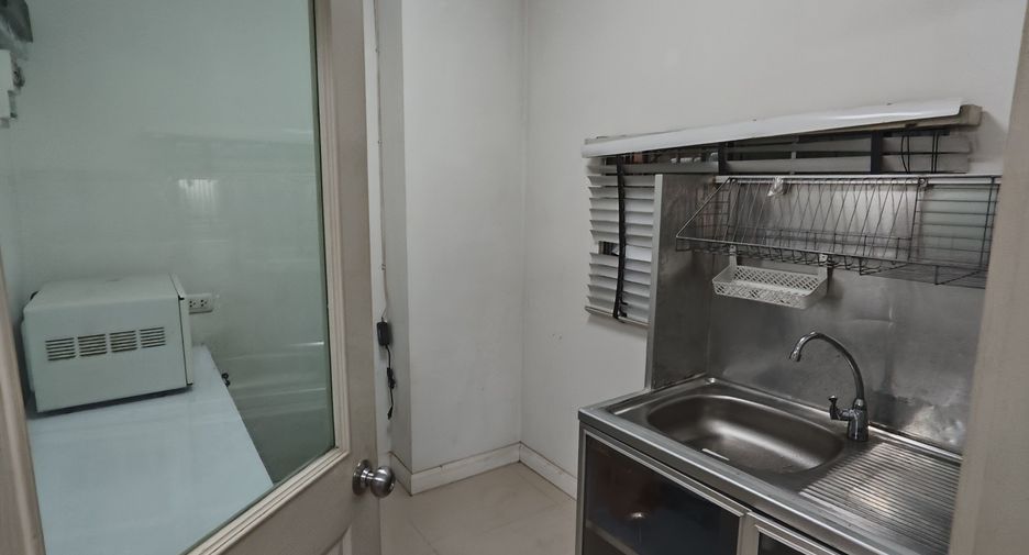 À vendre 3 chambres maison de ville à Lat Krabang, Bangkok