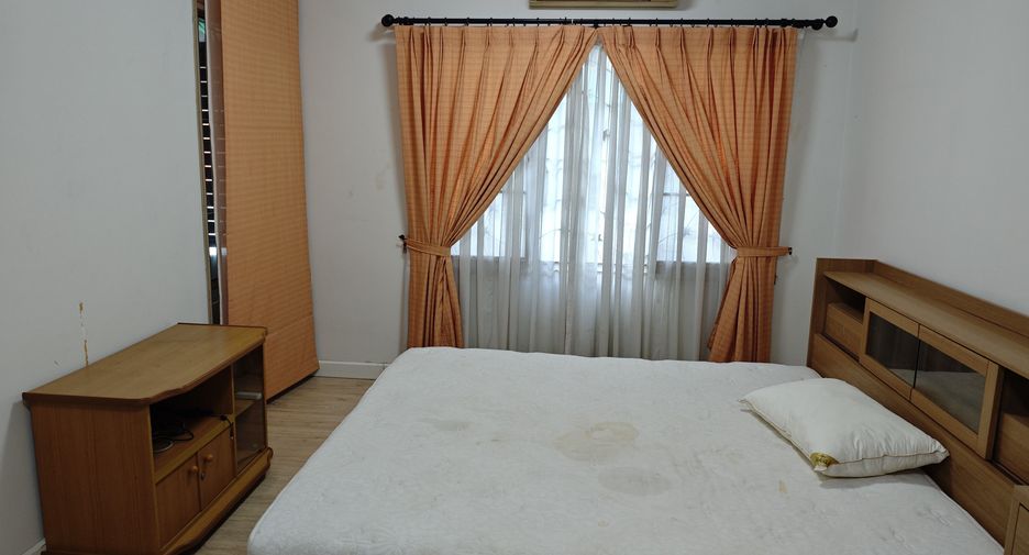 À vendre 3 chambres maison de ville à Lat Krabang, Bangkok