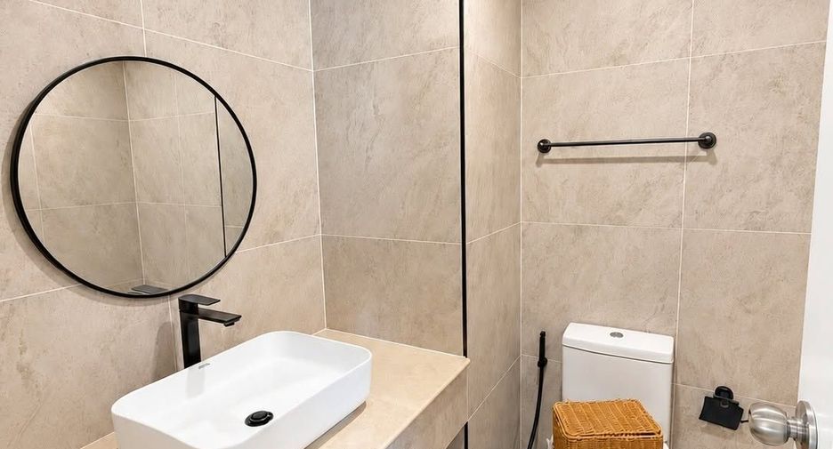 For sale 2 bedrooms condo in Bang Kapi, Bangkok