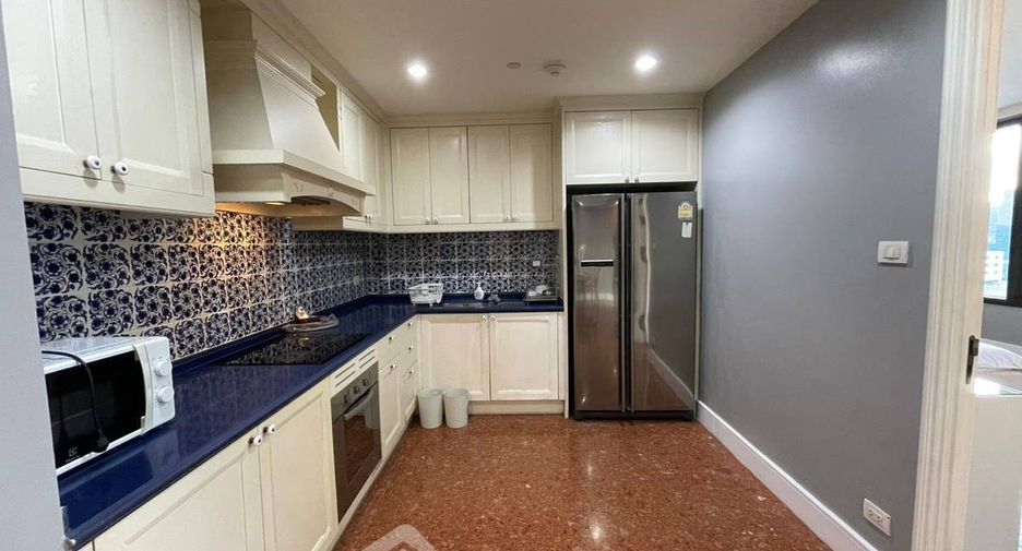 Condo en alquiler y en venta de 3 habitaciones en Khlong Toei, Bangkok