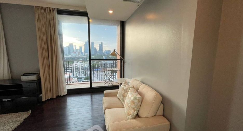 Condo en alquiler y en venta de 3 habitaciones en Khlong Toei, Bangkok