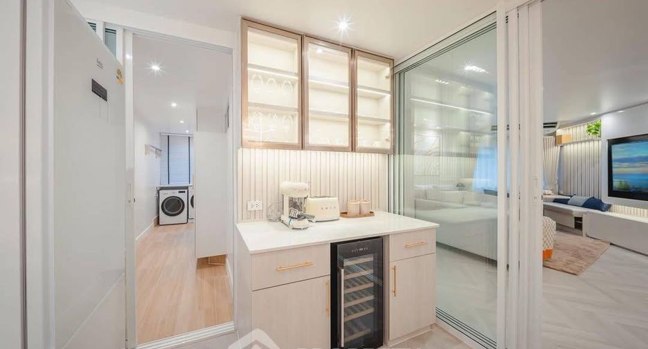 For rent 3 ベッドルーム condo in Yan Nawa, Bangkok