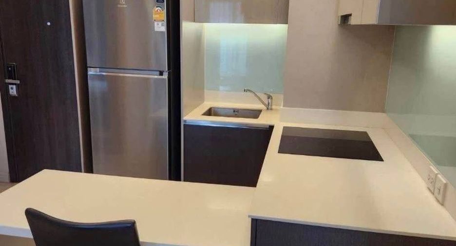 For rent 2 bedrooms condo in Phaya Thai, Bangkok
