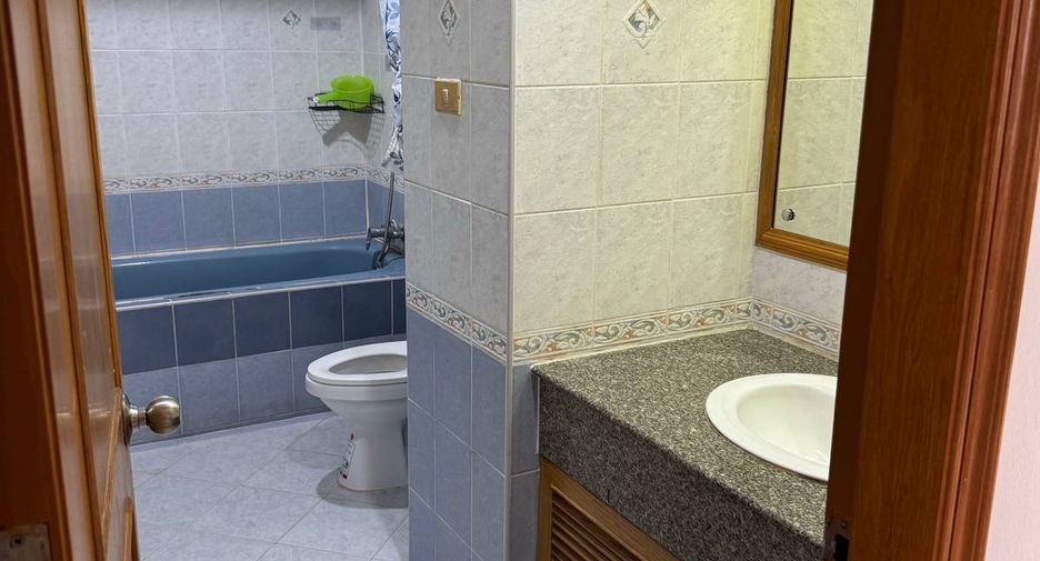 For rent 3 bedrooms condo in Watthana, Bangkok