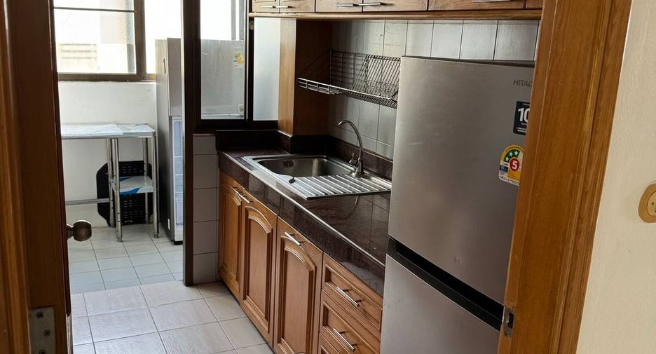 For rent 3 bedrooms condo in Watthana, Bangkok