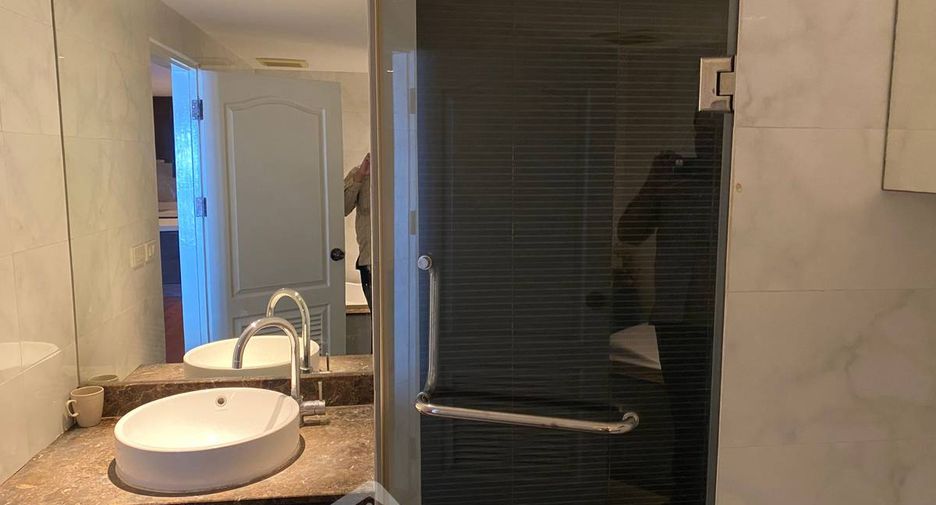 Wohnung zur Miete mit 1 Zimmer in Bang Rak, Bangkok