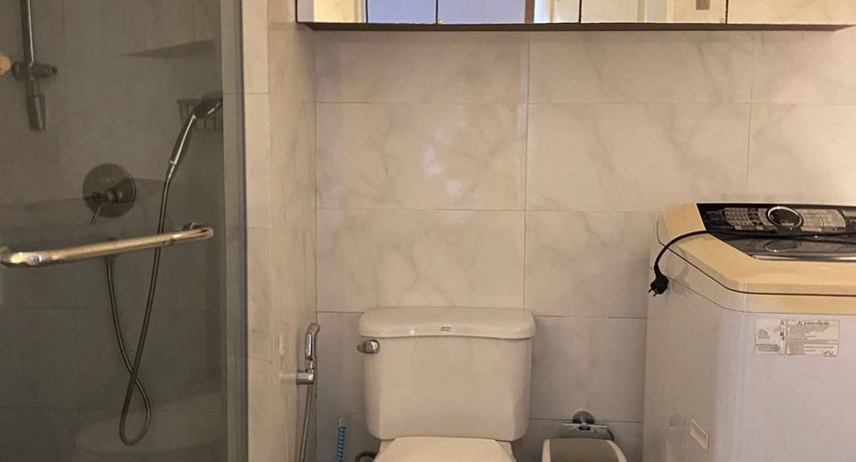 Wohnung zur Miete mit 1 Zimmer in Bang Rak, Bangkok
