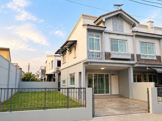 À vendre 2 chambres maison de ville à Bang Phli, Samut Prakan