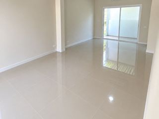 À vendre 2 chambres maison de ville à Bang Phli, Samut Prakan