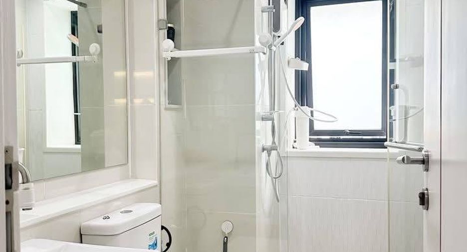For sale 2 bedrooms condo in Huai Khwang, Bangkok