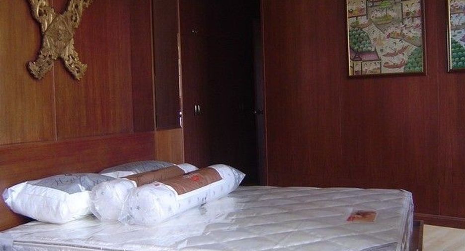 À louer 3 chambres condo à Sathon, Bangkok