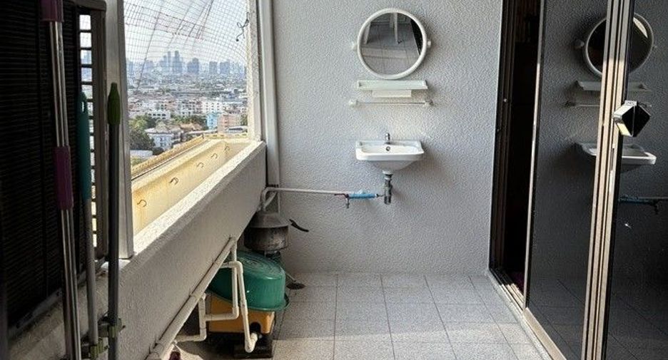 For sale 1 bed condo in Bang Na, Bangkok