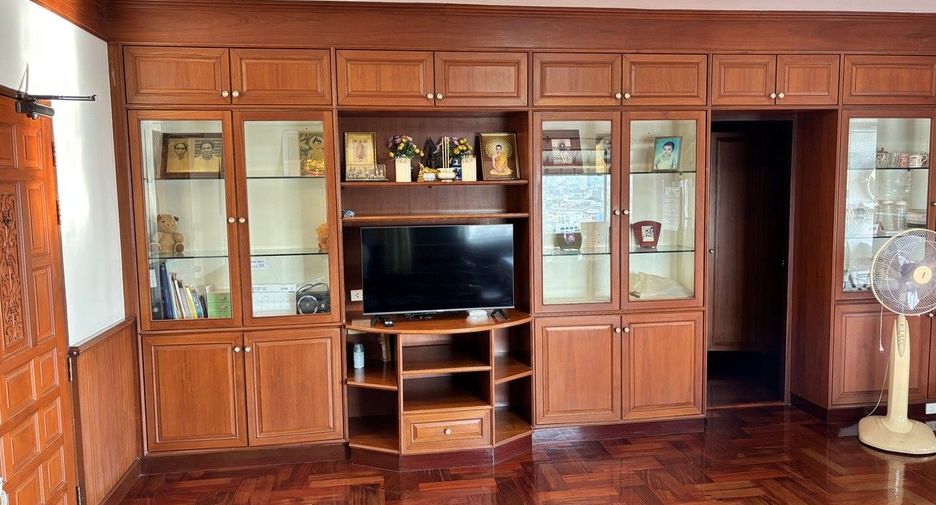 For sale 1 bed condo in Bang Na, Bangkok