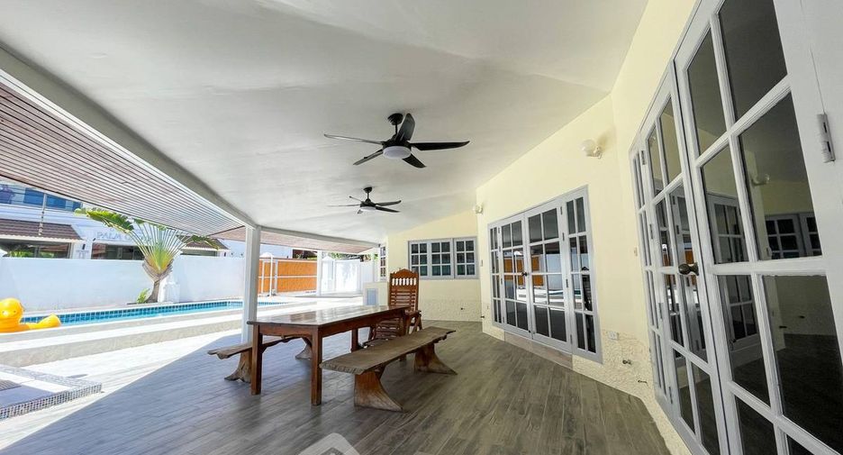 À vendre 4 chambres villa à Na Jomtien, Pattaya