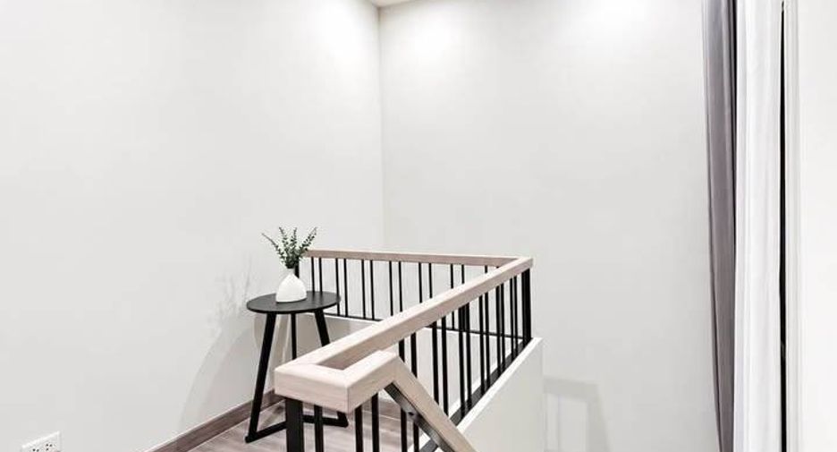 Casa en alquiler y en venta de 3 habitaciones en Lat Krabang, Bangkok