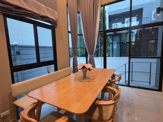Casa adosada en venta de 3 habitaciones en Suan Luang, Bangkok