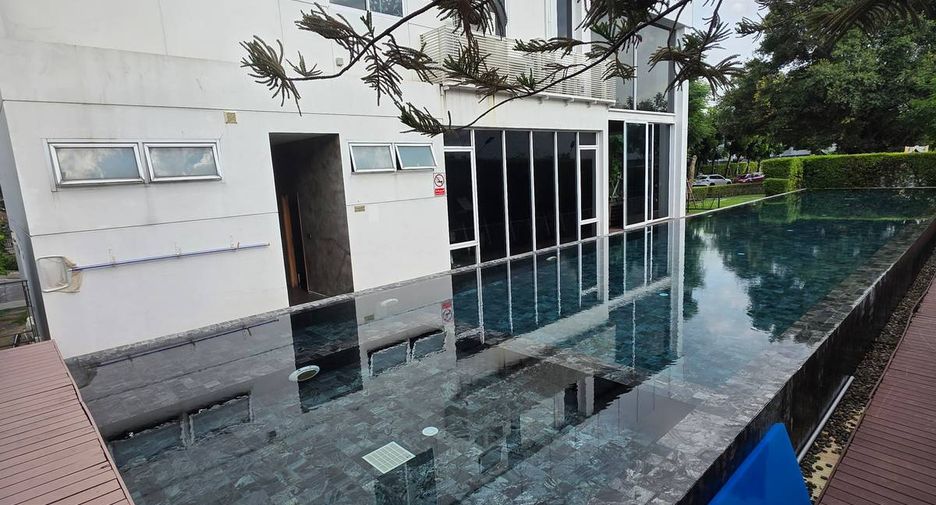 Casa adosada en venta de 3 habitaciones en Suan Luang, Bangkok