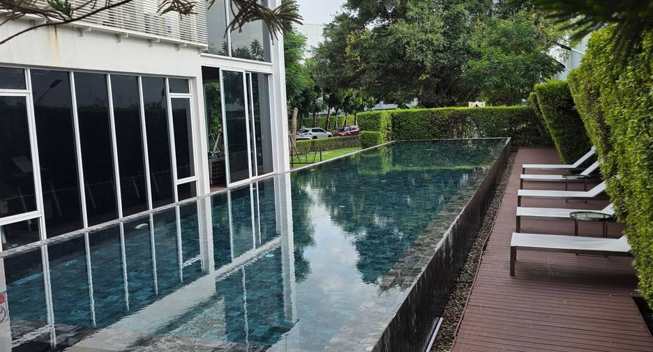 Casa adosada en venta de 3 habitaciones en Suan Luang, Bangkok