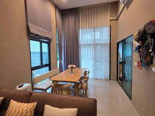 Casa adosada en venta de 3 habitaciones en Suan Luang, Bangkok