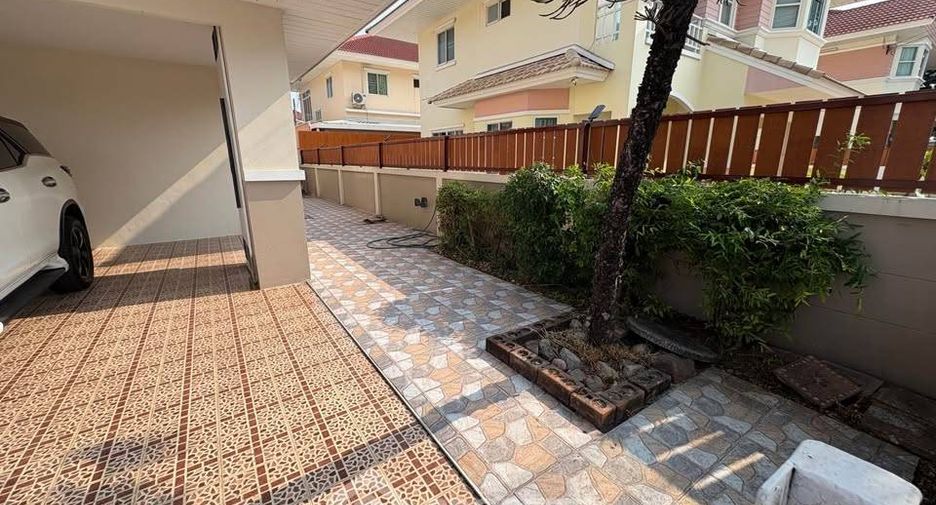 For sale 3 bedrooms house in Mueang Chon Buri, Chonburi
